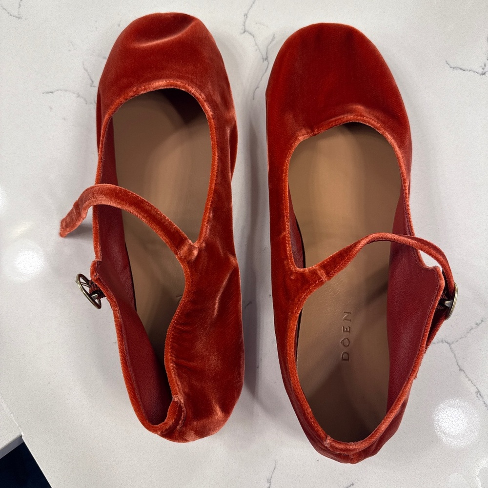 NWOT Doen Mary Janes